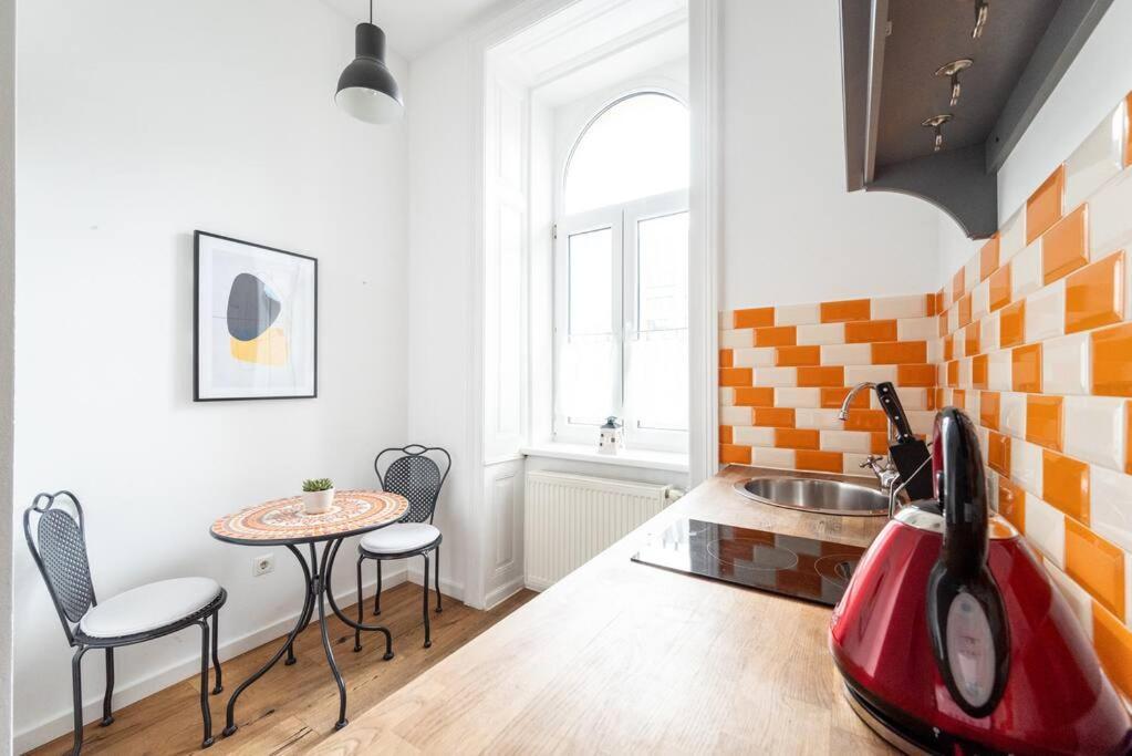 Lite 1br Near Metro & Center By Hm Appartamento